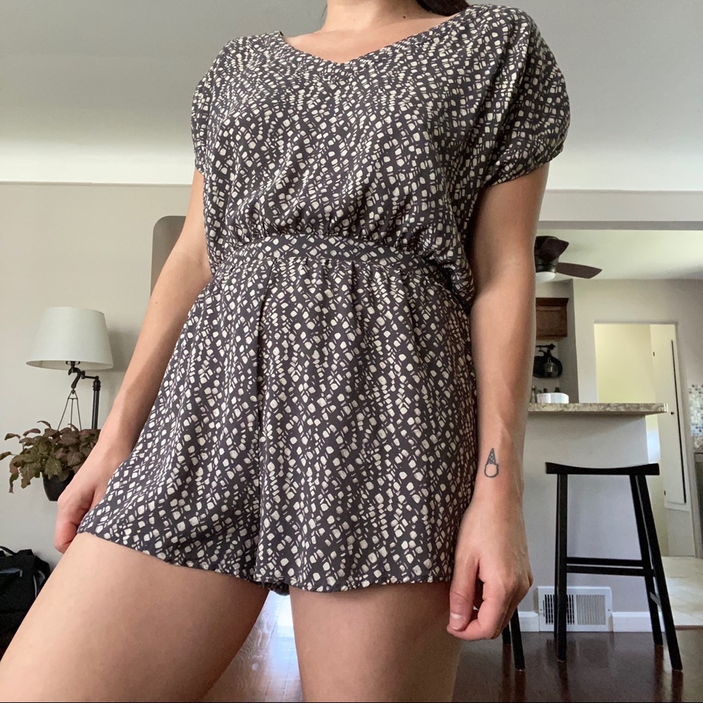 UO Silence & Noise Short Sleeve Grey Romper